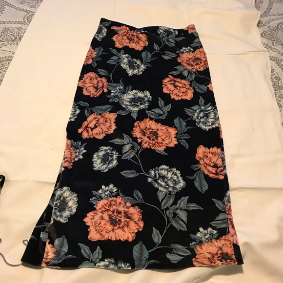 Skirt - Picture 2 of 5